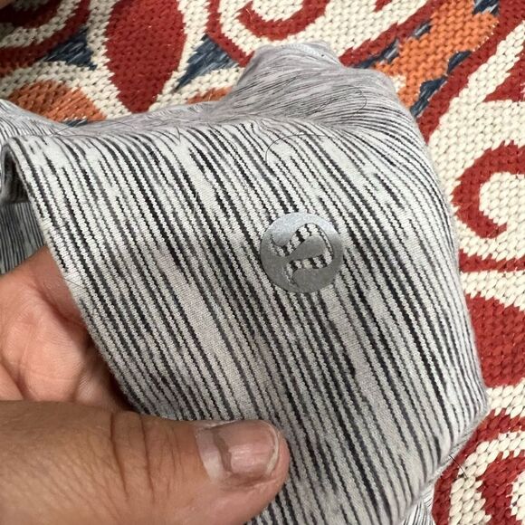 Wunder Under Scalloped Hem High-Rise Crop - Picture 3 of 3